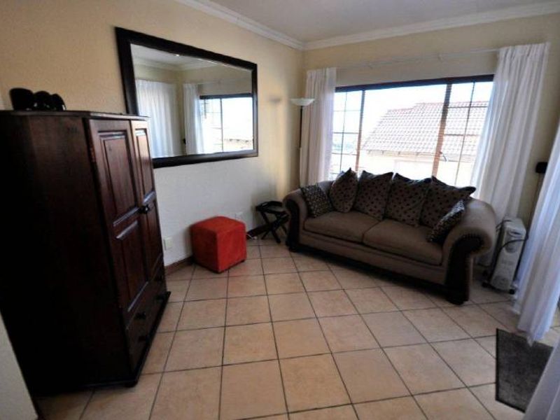 One bedroom townhouse - Photo 4