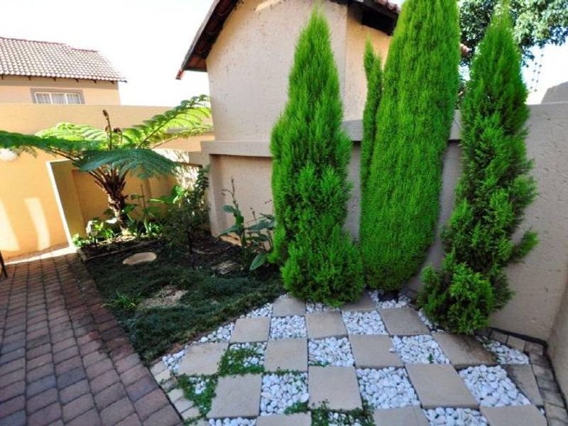 One bedroom townhouse - Photo 9