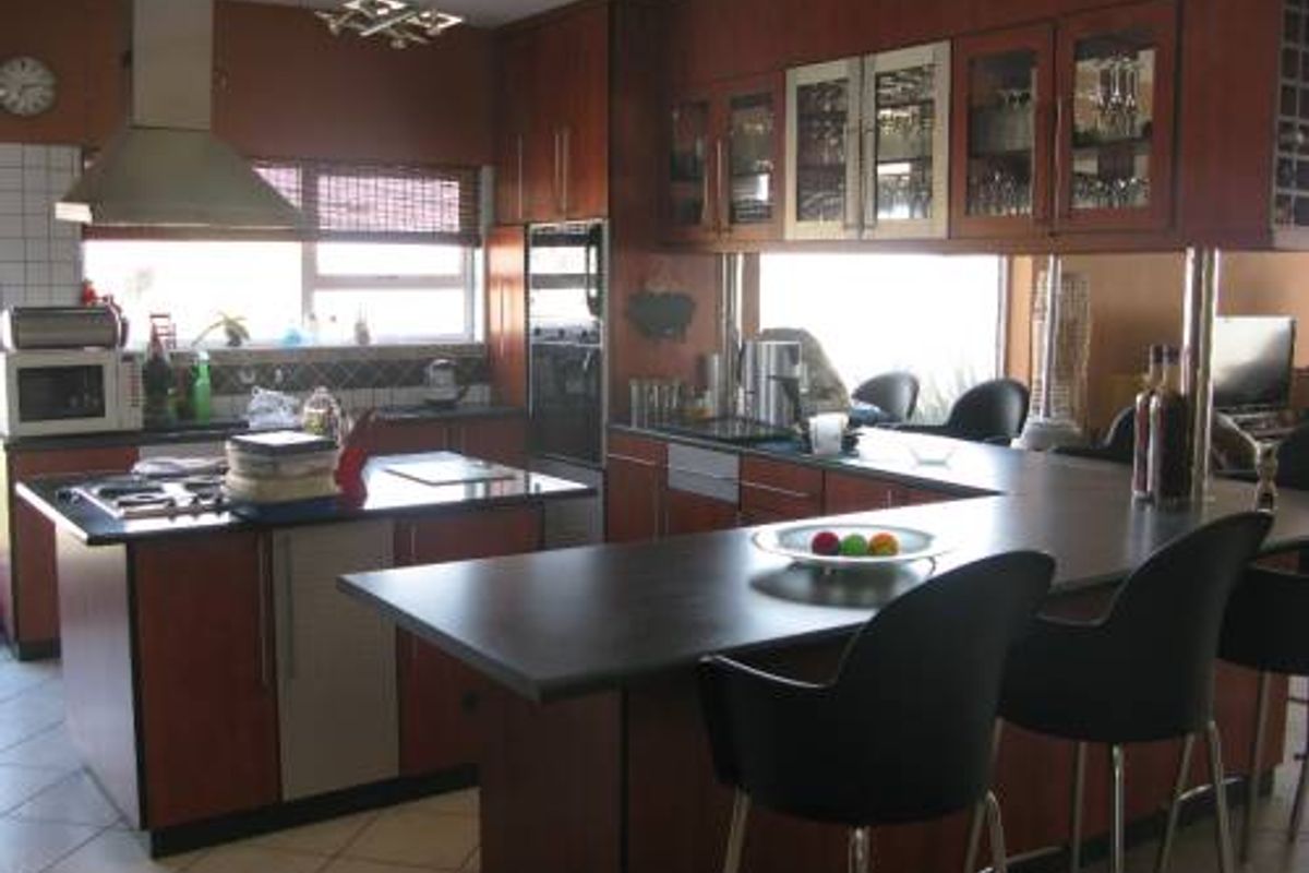 FOR SALE - FIVE BEDROOM HOME WITH SEA VIEWS - HAGE HEIGHTS - Photo 4