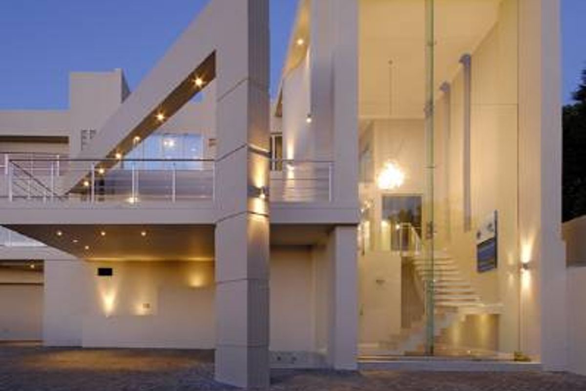 4 Bedroom House for sale in Plattekloof - Photo 2