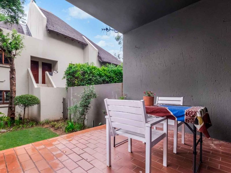 TRANQUIL GARDEN UNIT TUCKED AWAY IN LOVELY LONEHILL PLUS A FEW STEPS AWAY FROM THE PARK - Photo 7