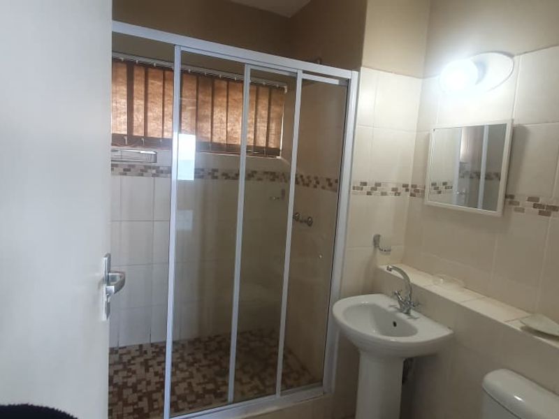 Fully furnished 2 bed with 180degree seaview - Photo 10