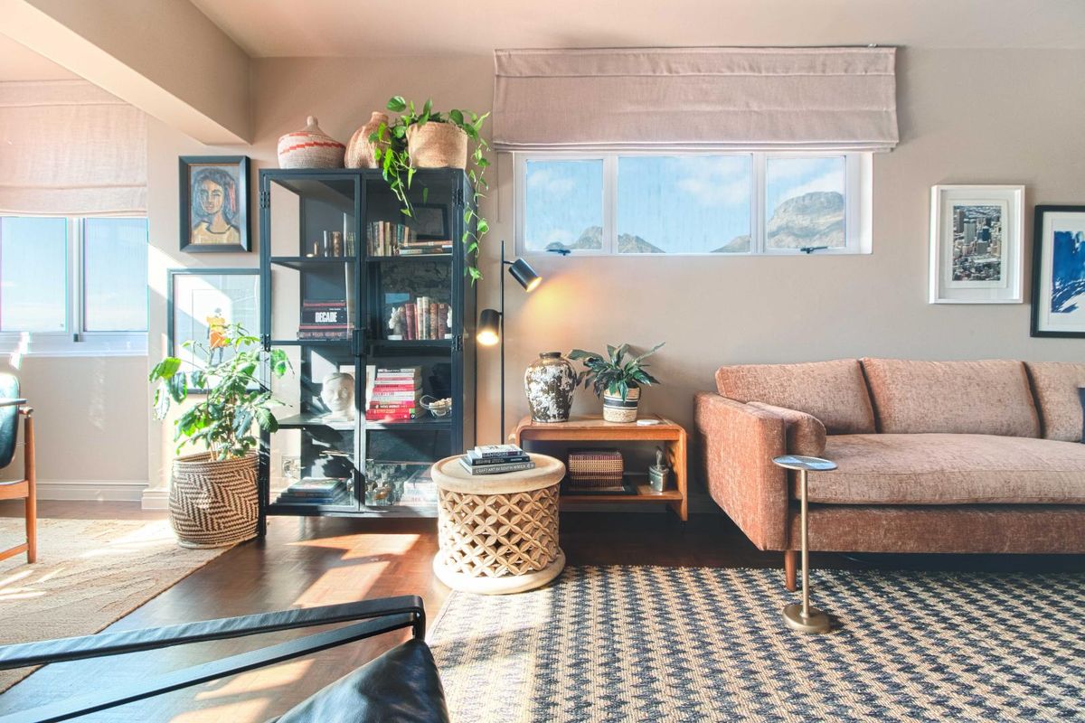 "Designer Renovation with Jaw-Dropping Views" - Photo 3