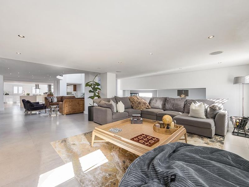 Luxurious Coastal Masterpiece with Panoramic Sea Views - Photo 4