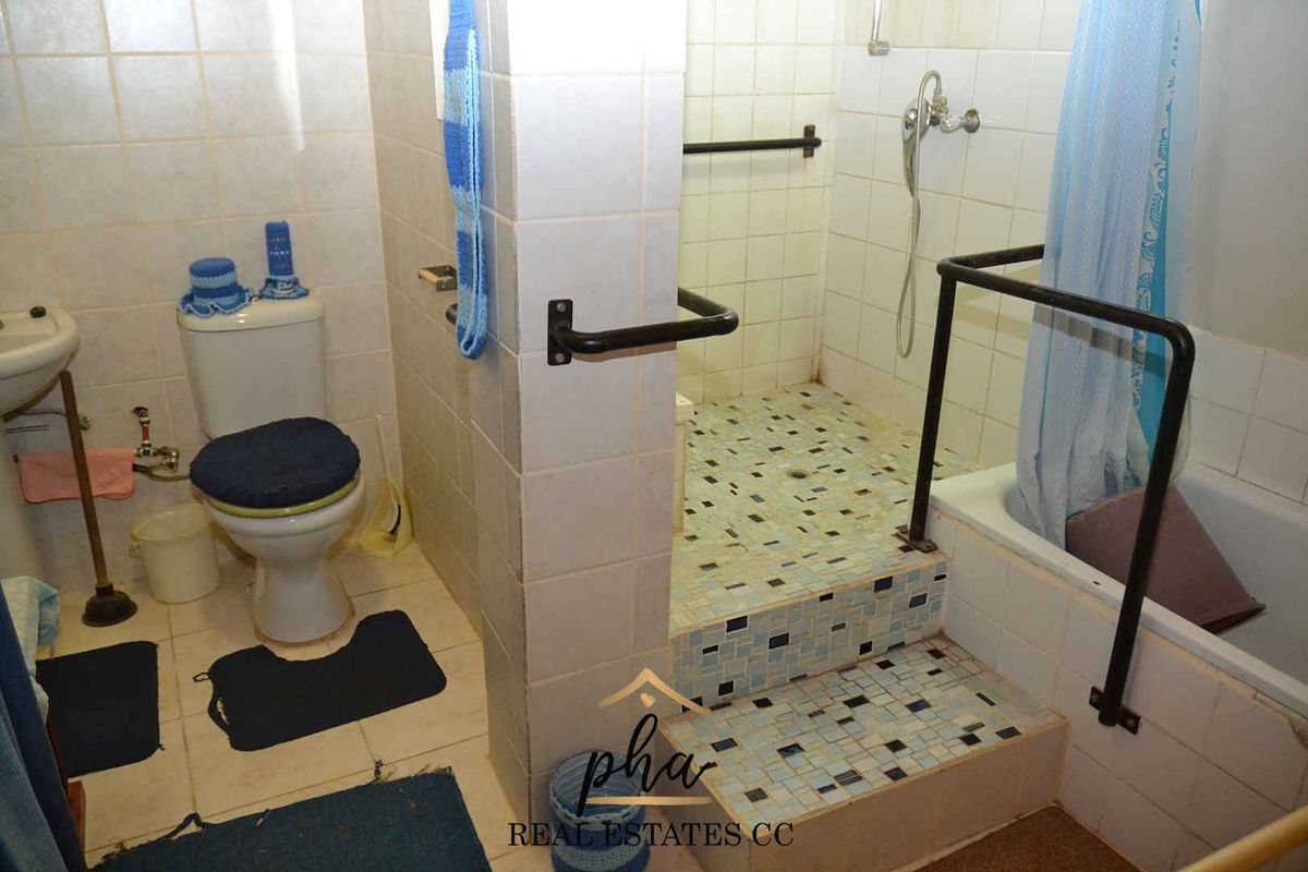 Immense house for sale with endless potential - Photo 5