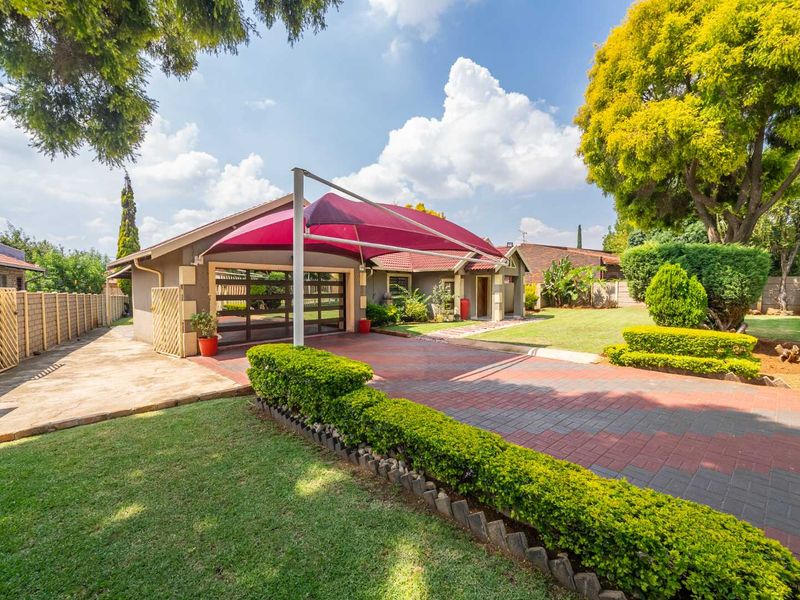 A ready to move in home in a secure area - Photo 2