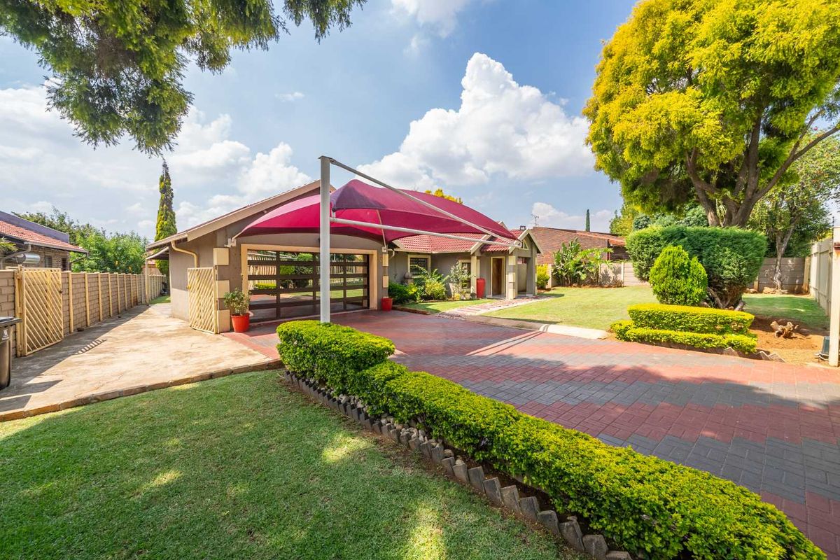 A ready to move in home in a secure area - Photo 2