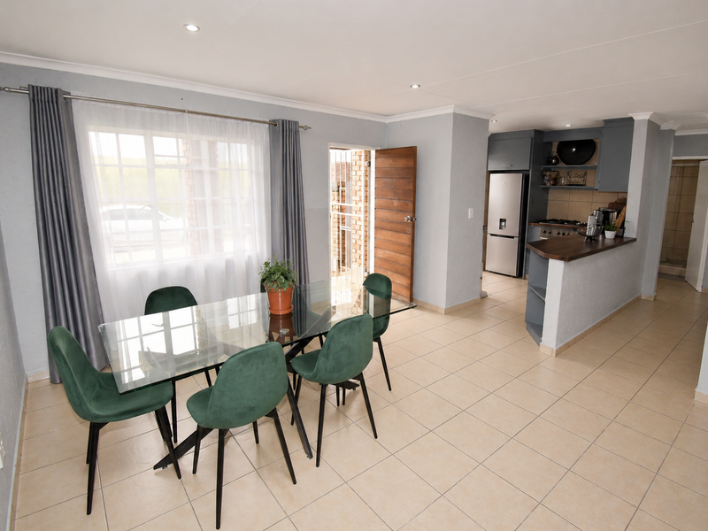 Modern Simplex Townhouse - Photo 7