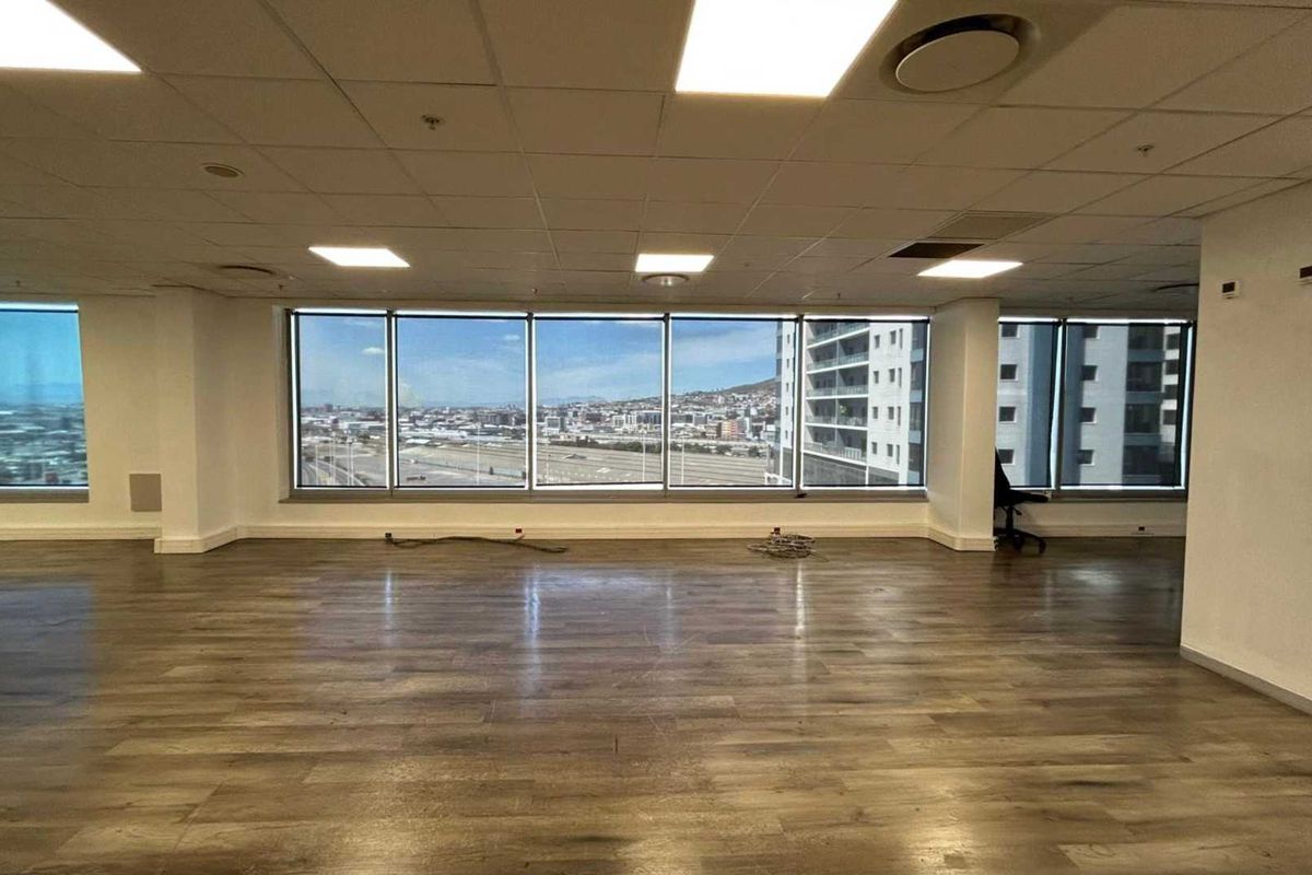 Full-floor 1660m2 office to let on 15th floor of the Halyard - Photo 2