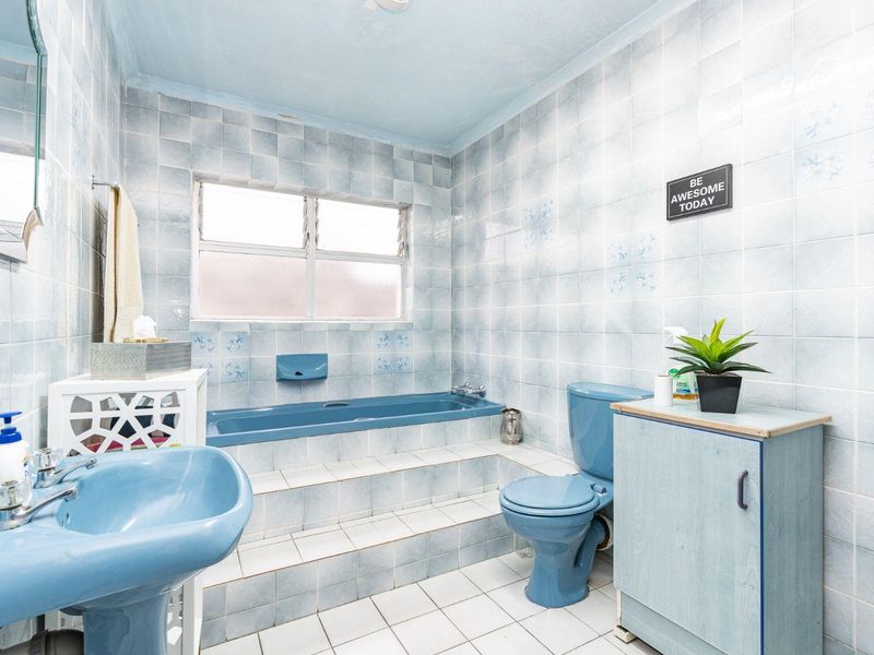 Character Home in Walmer Estate with Scope for Renovation and Rental Potential - Photo 9