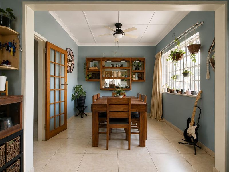 Family-Friendly Home with 3-bedrooms & spacious yard ! - Photo 3