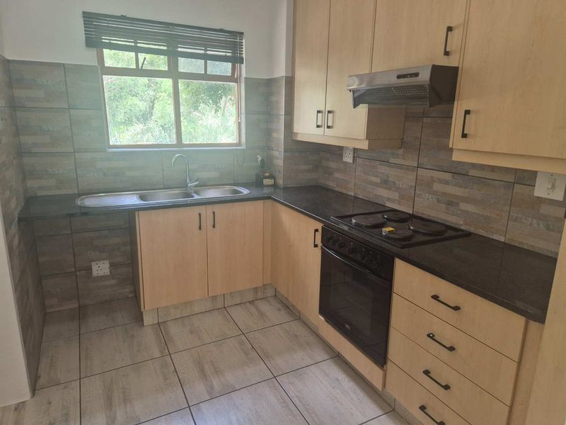 Charming Two Bedroom Apartment in Secure Estate - Photo 10