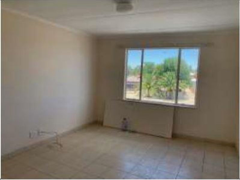 FLAT FOR SALE - PIONEERS PARK - Photo 4