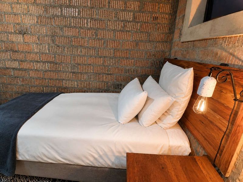 The Home Everyone Will Be Talking About - Photo 10