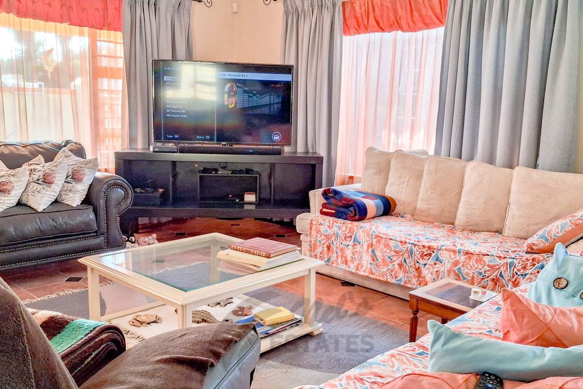 Home with Flatlet For Sale in Hage Heights, Swakopmund - Photo 3