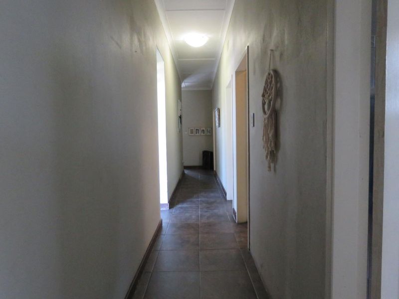 Spacious Florentia Family Living with Private Granny Flat - Photo 8
