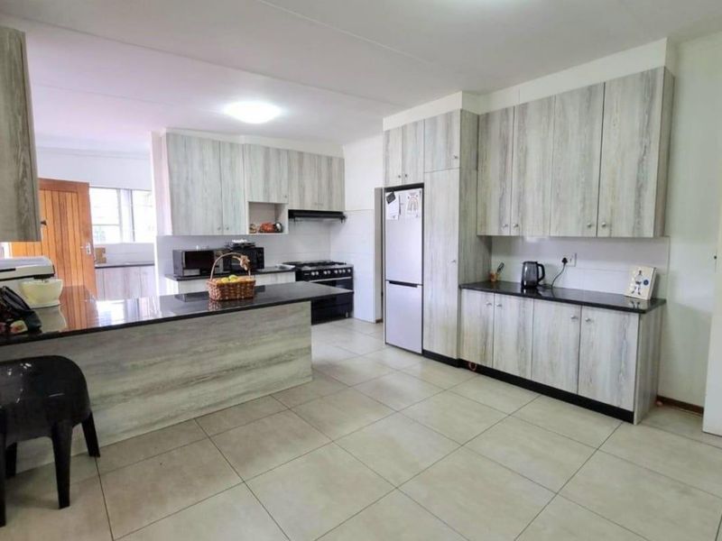 3 Bedroom House for Sale in Brackenhurst - Photo 3