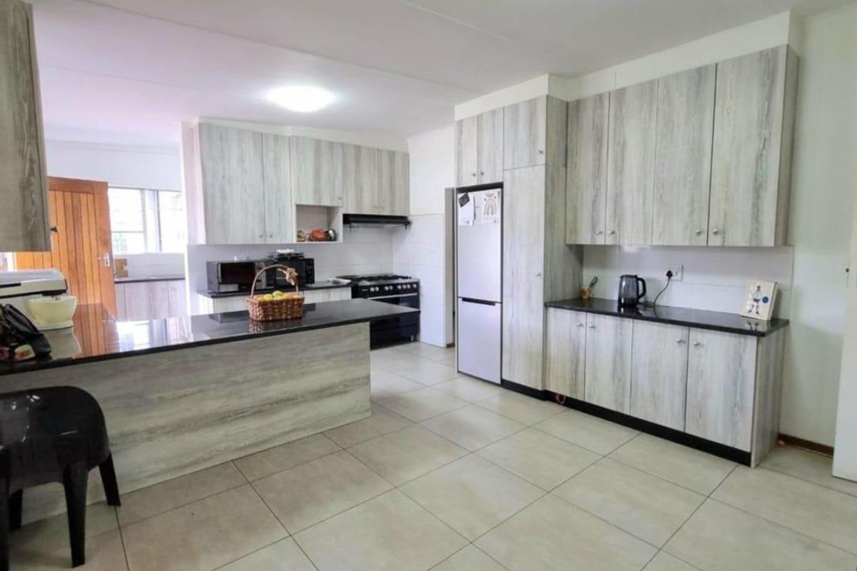 3 Bedroom House for Sale in Brackenhurst - Photo 3