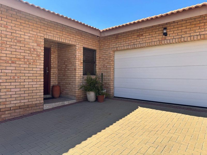 Charming Family Home in the Heart of Hillcrest, Kimberley - Photo 2