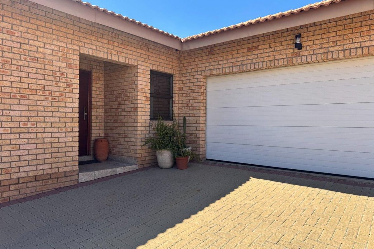 Charming Family Home in the Heart of Hillcrest, Kimberley - Photo 2