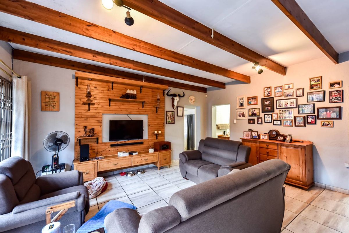 Three bedroom home with enormous one bedroom flat that is wheelchair friendly - Erasmusrand - Photo 4