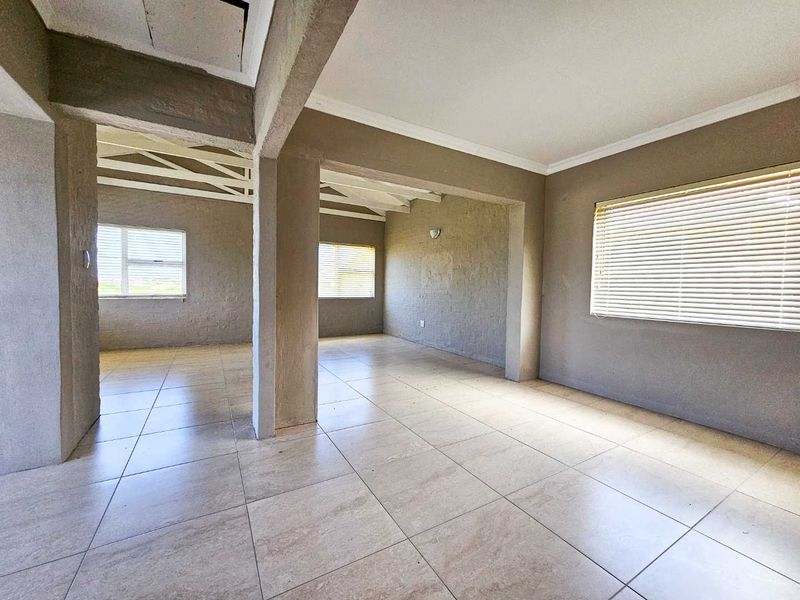 Your family home awaits, perfectly located. - Photo 6