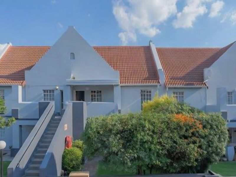 PET FRIENDLY UPLEX IN EDENGLEN, SECURED ESTATE - Photo 1
