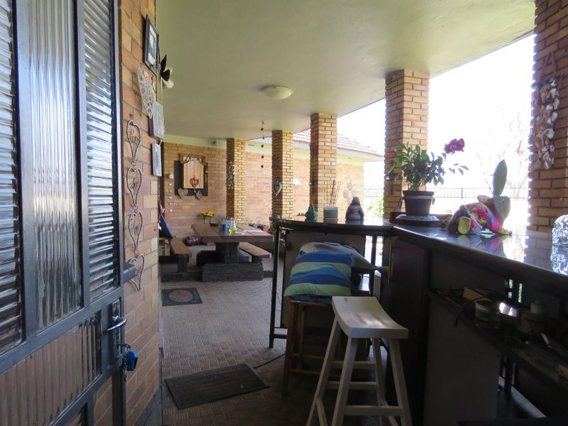 Spacious Florentia Family Living with Private Granny Flat - Photo 4