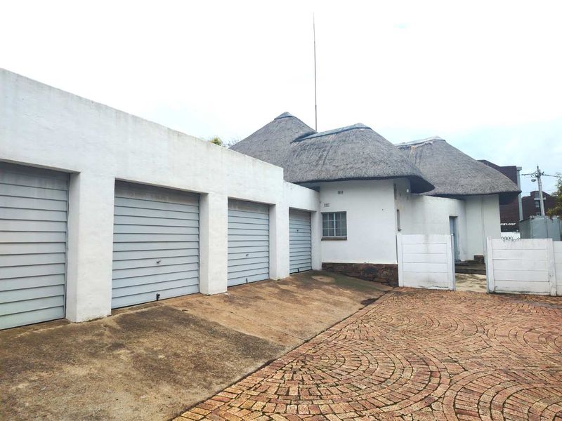 A Rare Find in South Crest! - Photo 2