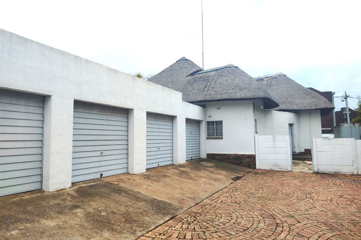 A Rare Find in South Crest! - Photo 2