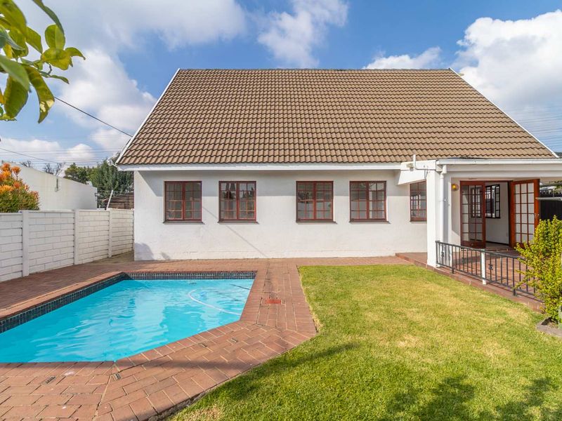 Family Living in the Heart of Midrand - Photo 3