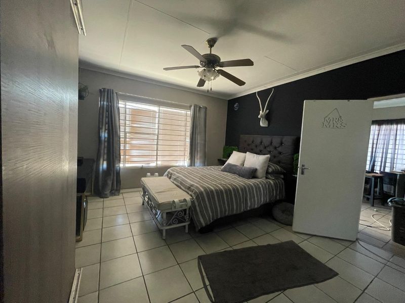 1 Bedroom Freestanding House - Including water, sewerage & refuse - Photo 6