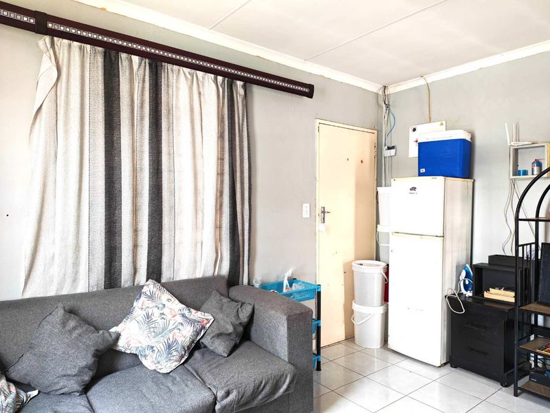 7 Bedroom  Apartment for Sale in Cosmo City - Photo 7
