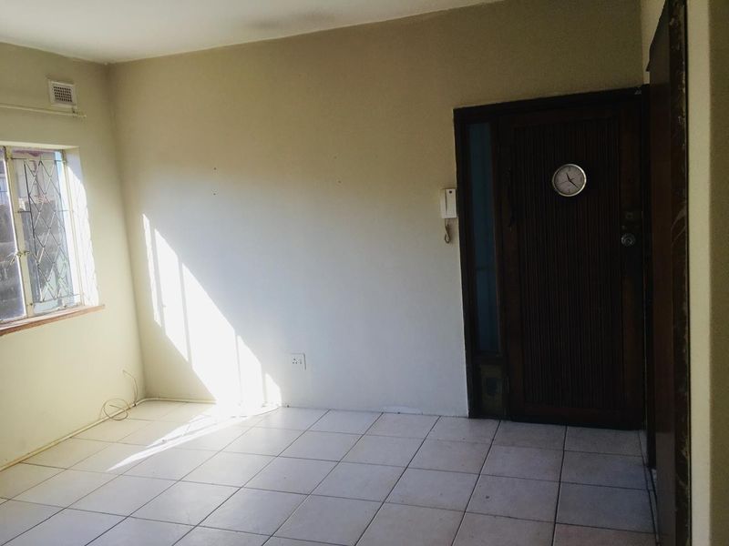 Comfortable Two-Bedroom Residence in Sydenham, Durban - Photo 8