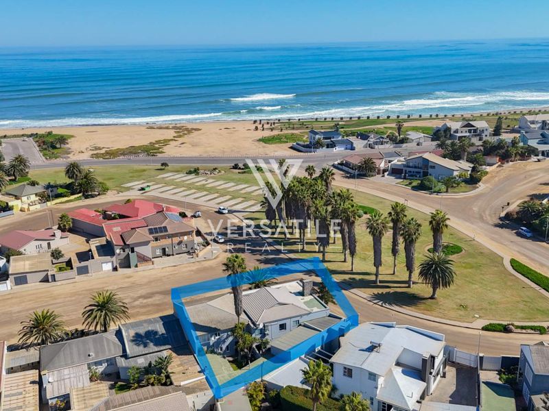 Two Furnished Homes and Flatlet with Seaviews - Photo 1