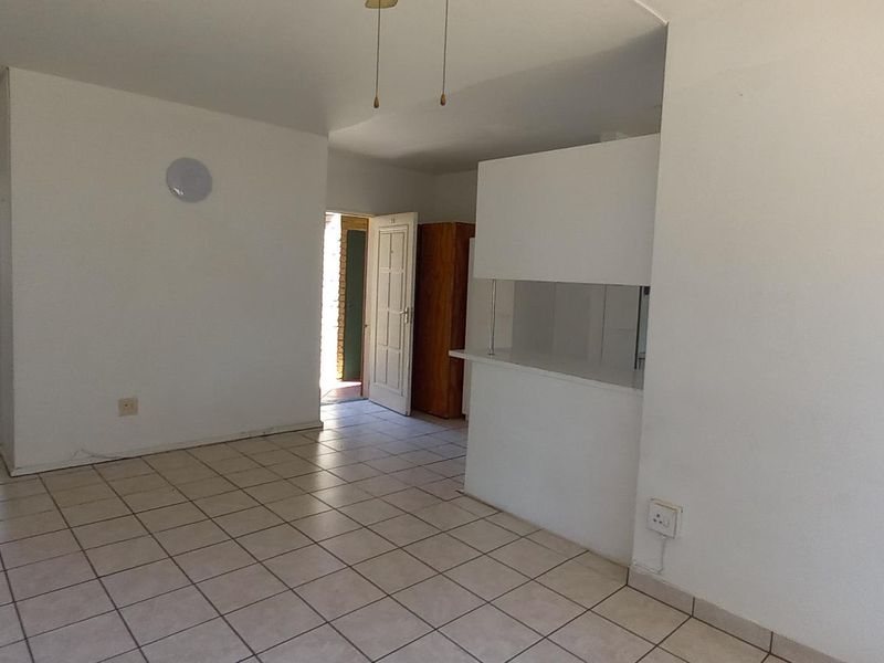 Charming Ground Floor Pet-Friendly Unit in Secure Complex - Photo 6