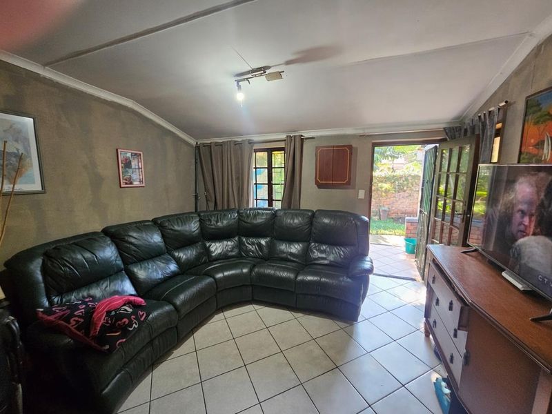 Stunning 2-Bedroom Apartment in the Heart of St Lucia Estuary – iSimangaliso Wetlands Park. - Photo 3