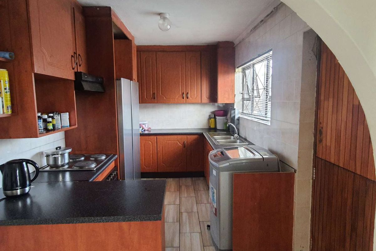 3 Bedroom Home for Sale in Rowallan Park! - Photo 2