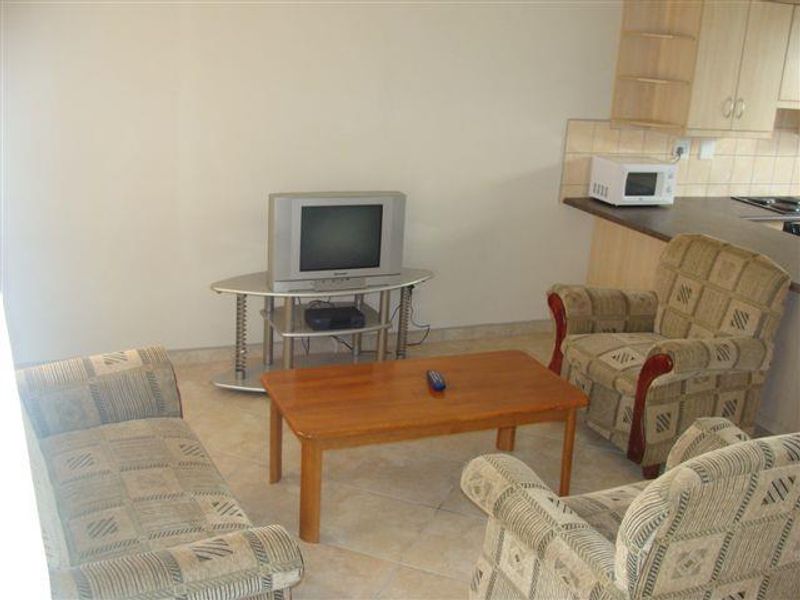 Close to all amenities - Photo 5