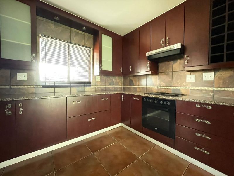 BEAUTIFUL FAMILY HOME FOR SALE IN AMBERFIELD RIDGE ESTATE!!! - Photo 8