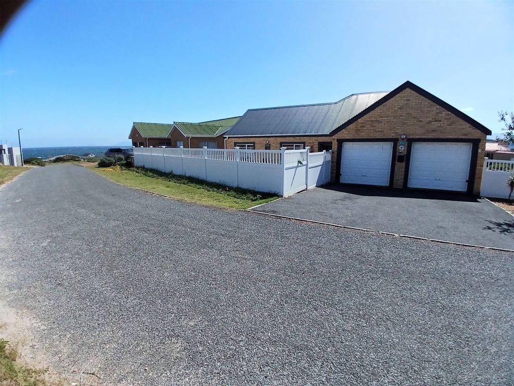 Houses across the Street from our Plot (in Perlemoenbaai).