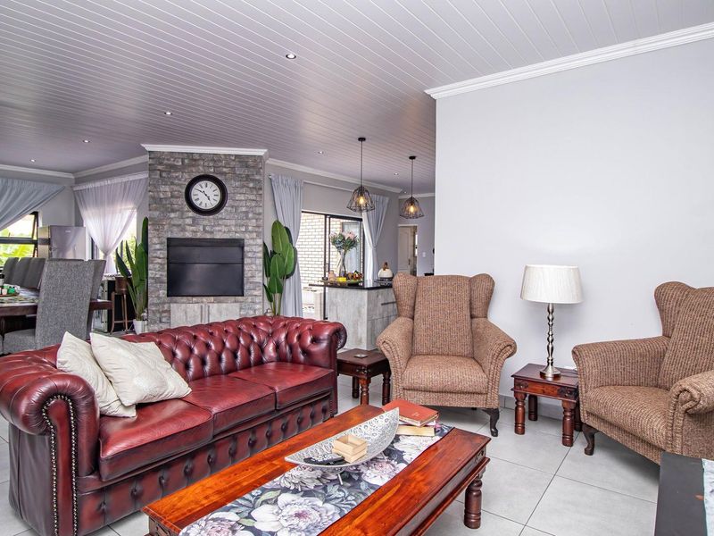 Charming, Low Maintenance Family Home in Monte Christo - Photo 3