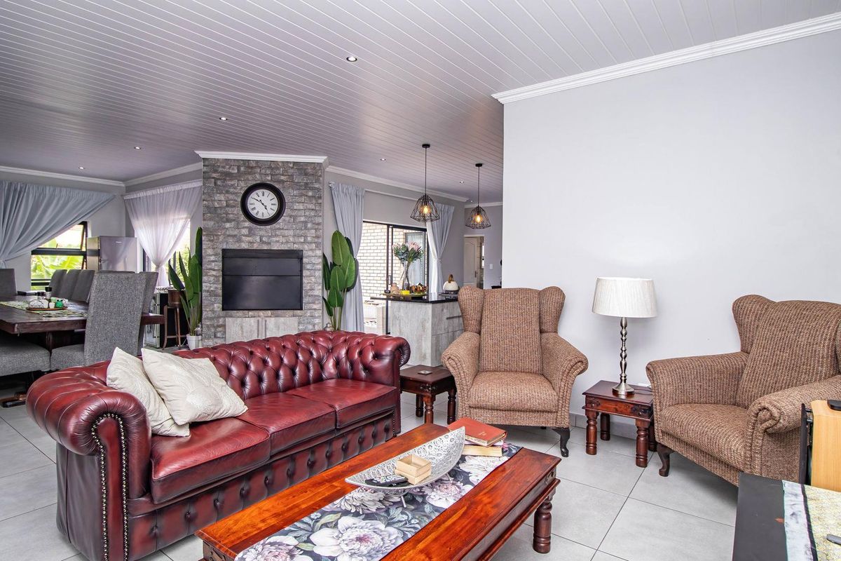 Charming, Low Maintenance Family Home in Monte Christo - Photo 3