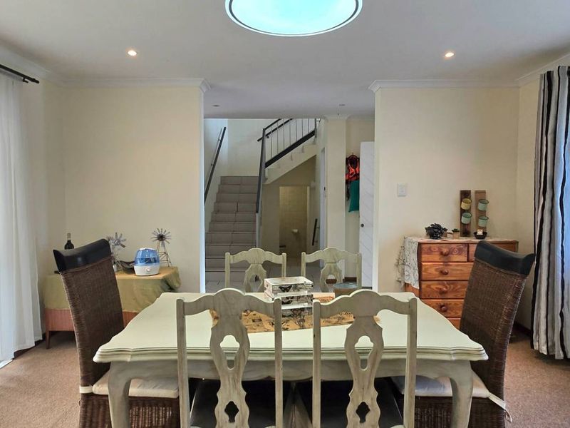 Spacious Coastal Home With Sea Views And Excellent Investment Potential - Photo 9