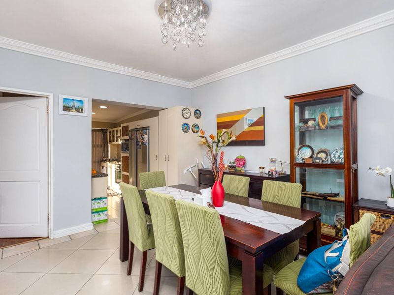 Stylish 4-Bedroom Family Home with Modern Finishes in Prime Kensington - Photo 5