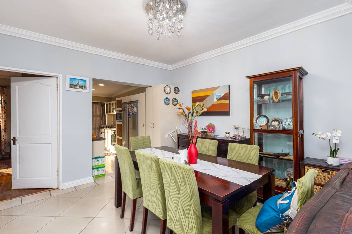 Stylish 4-Bedroom Family Home with Modern Finishes in Prime Kensington - Photo 5