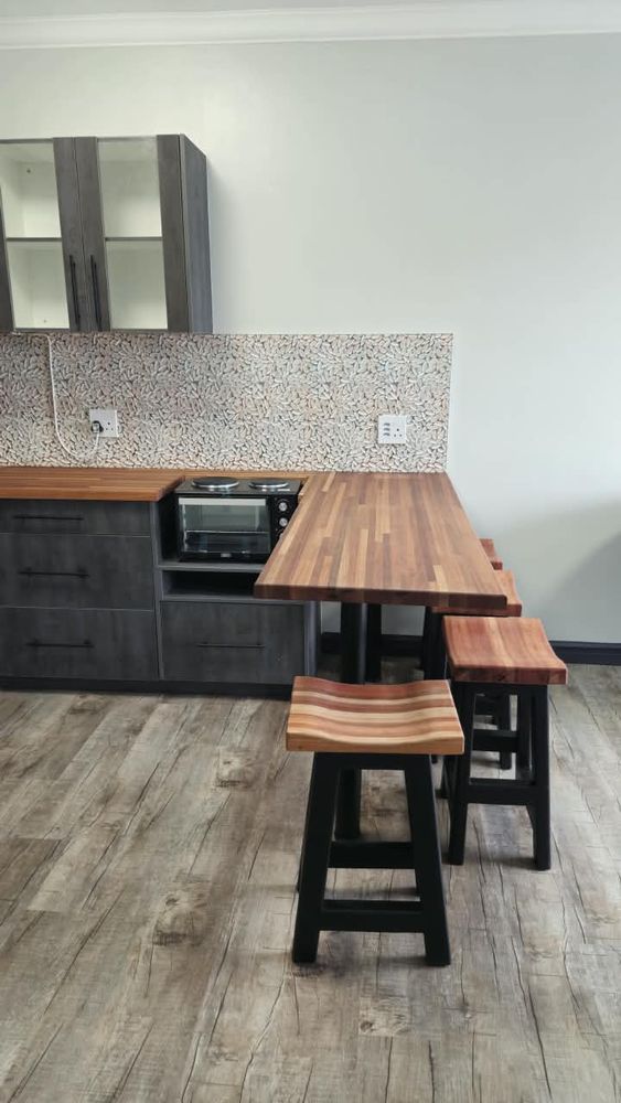 Another angl of the open plan kitchen area