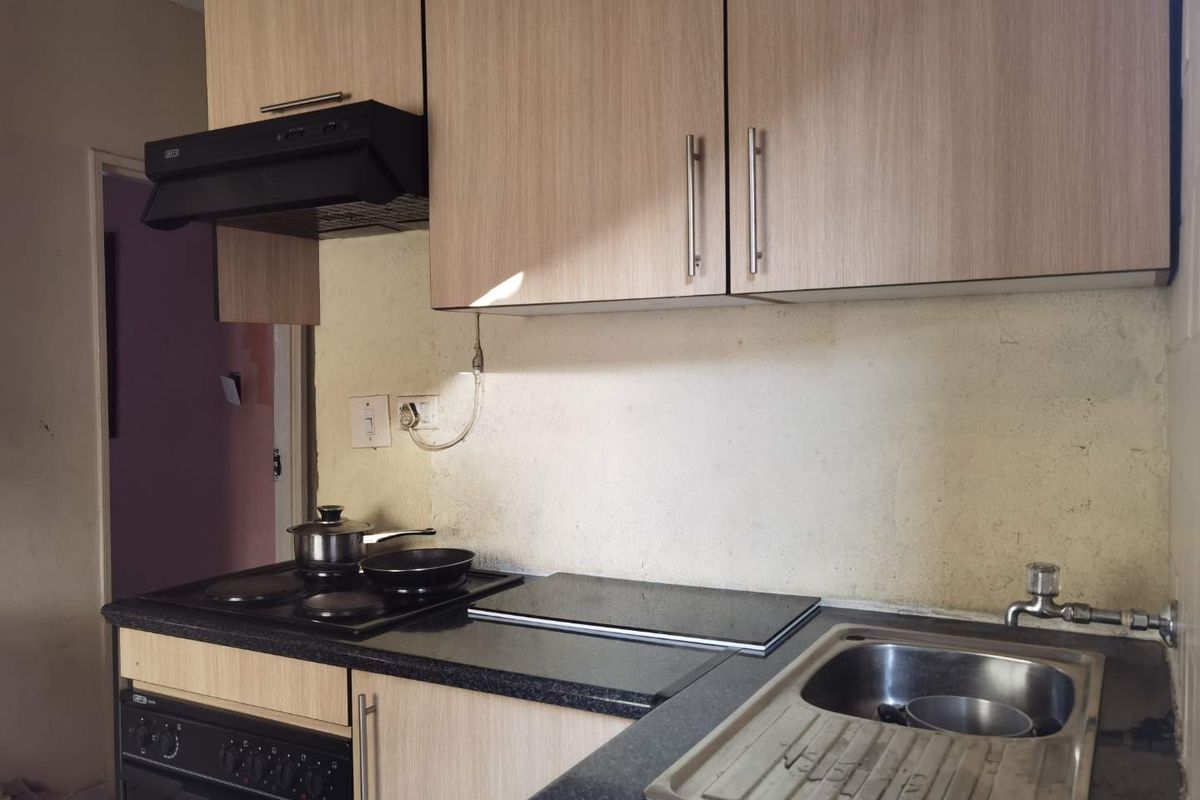 Investment property with 5 outside rooms for sale in Tembisa - Photo 5