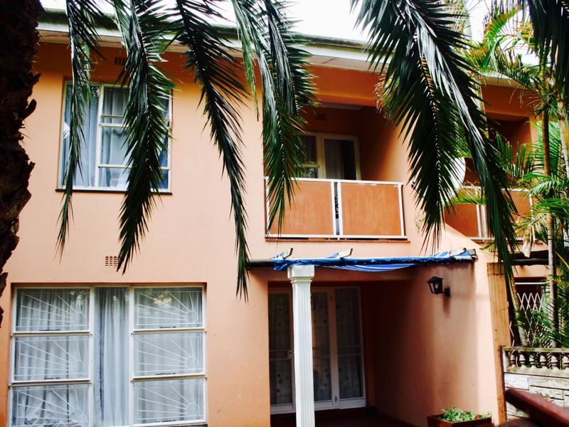 3 Bedroom Flat for sale - Photo 2