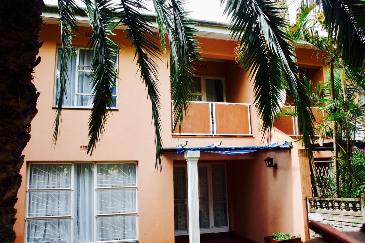 3 Bedroom Flat for sale - Photo 2